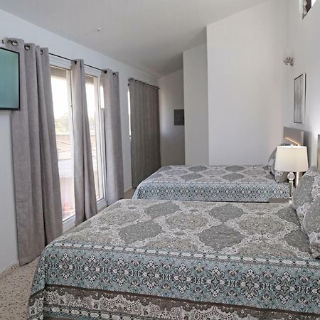 Itza-Bella Suites Isabela Exteriör bild