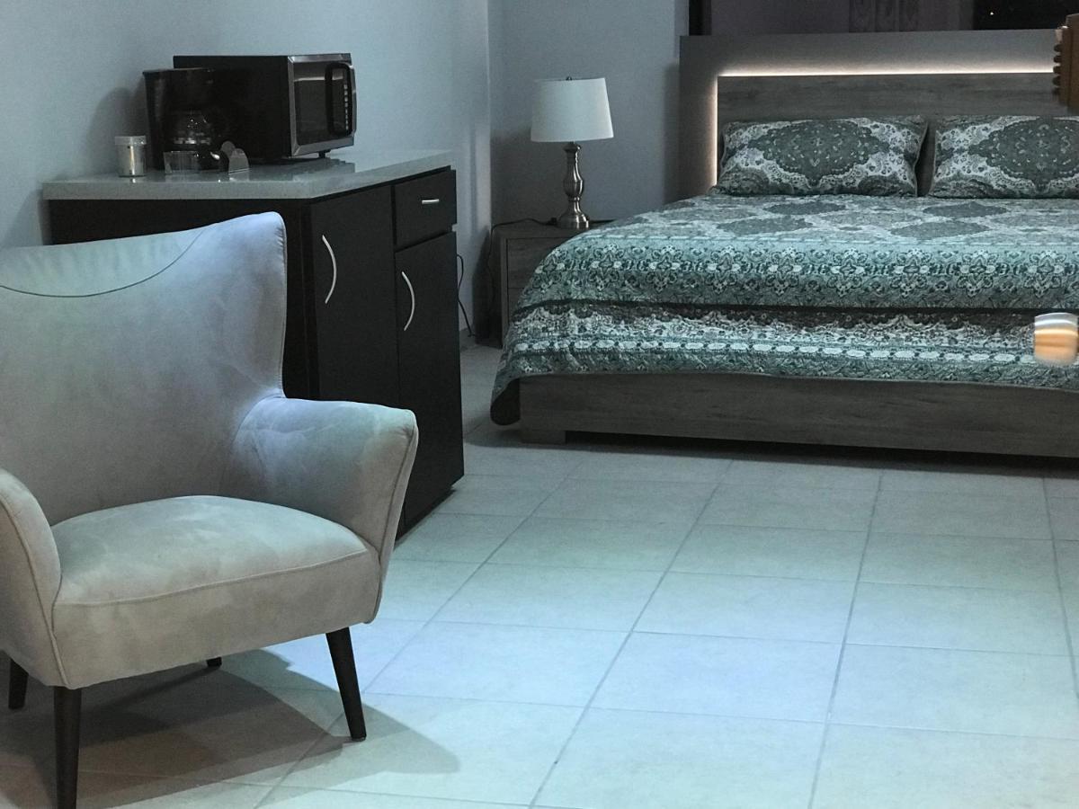 Itza-Bella Suites Isabela Exteriör bild